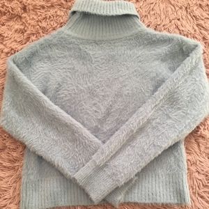 LONG-SLEEVED LIGHT BLUE FUZZY TURTLENECK TOP